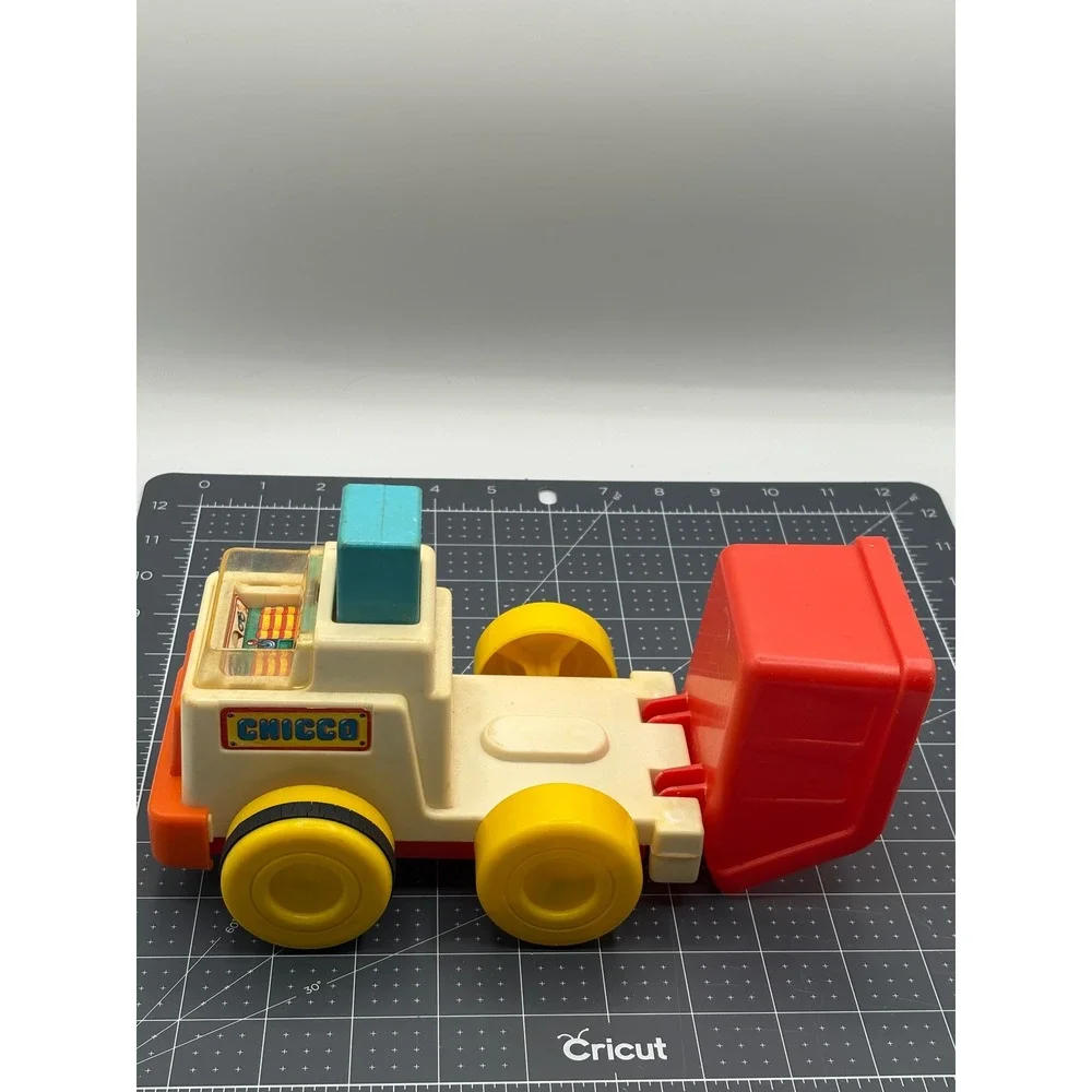 Vintage Chicco Dump Truck Toy Made in Italy Red Yellow White Plastic Vehicle